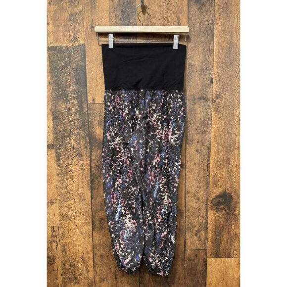 Lululemon Om Pant Floral Sport Black Multi Sz 4 EUC - Picture 3 of 6